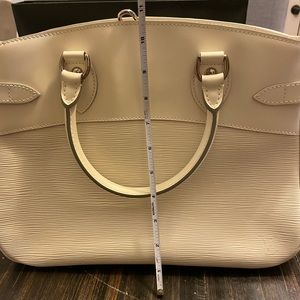 Louis Vuitton epi passy pm